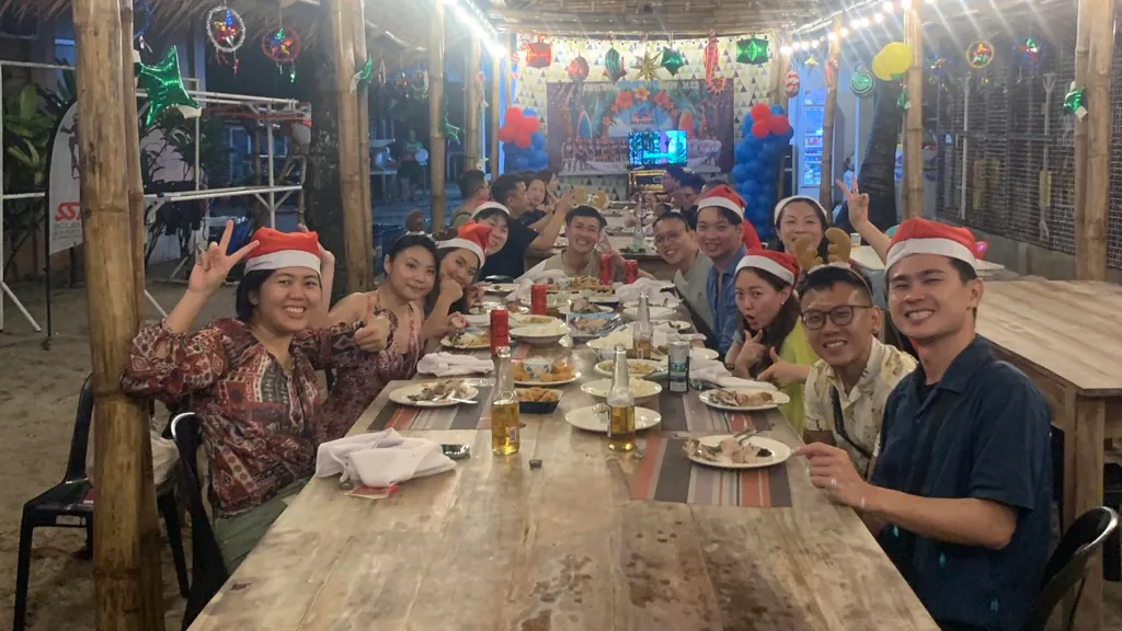 MTD Diveshop ocean front restaurant Malapascua